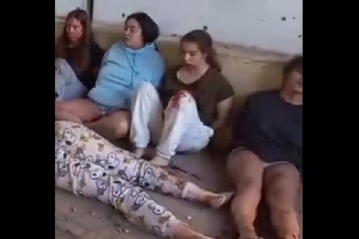 Ισραήλ: Πέντε κοπέλες όμηροι στα χέρια της Χαμάς - Βίντεο καταγράφει σκληρές εικόνες από την αιχμαλωσία τους
