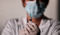 Πανελλήνιος Ιατρικός Σύλλογος: Να εμβολιαστούν οι πολίτες για γρίπη και Covid