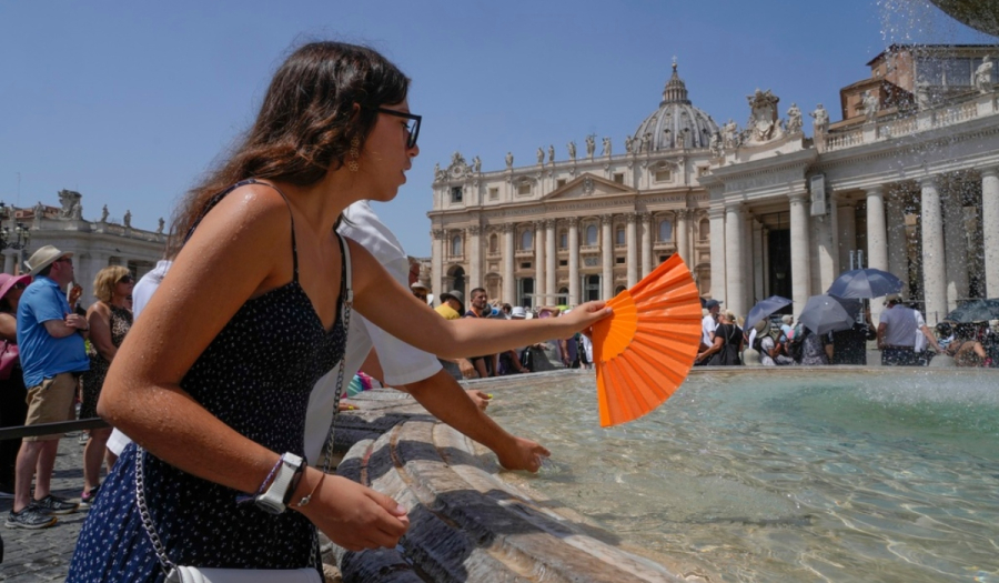 «Σαρώνει» την Ιταλία ο καύσωνας: «Περισσότερη ζέστη στη Ρώμη από την Αφρική»