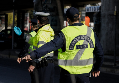 Κορονοϊός: Εκατοντάδες πρόστιμα και εννέα συλλήψεις για παραβάσεις των μέτρων του lockdown