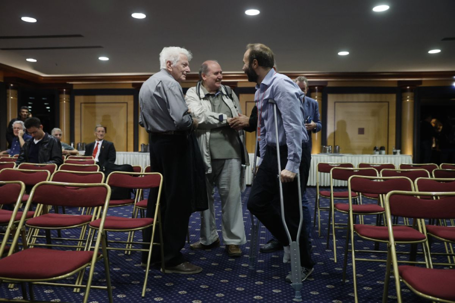 Στο President τα μέλη του ΣΥΡΙΖΑ για την ΚΕ - Τα «πηγαδάκια» πριν την ομιλία Κασσελάκη (Φωτογραφίες)