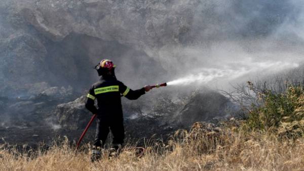 Φωτιά στα Μέθανα - Εκκενώθηκε η κοινότητα Κυψέλης