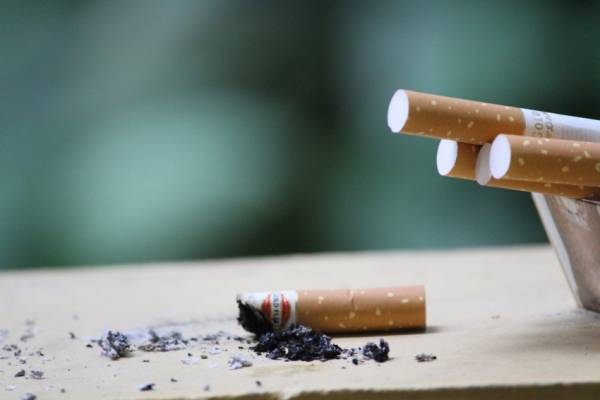 Κάπνισμα: Αυτά είναι τα νέα πρόστιμα για καπνιστές και μαγαζιά