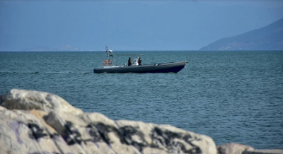 Ρόδος: Δύο ενήλικοι τραυματίστηκαν - Τα κύματα τους πέταξαν από το σκάφος