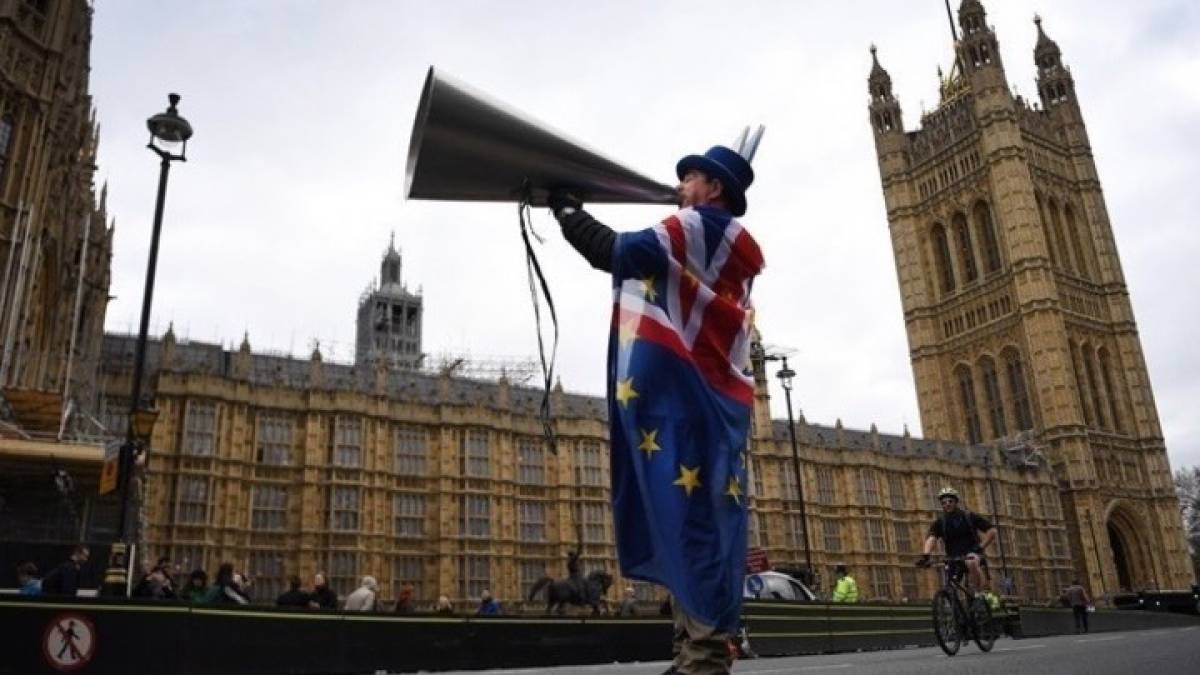 Brexit: Το Λονδίνο επιδιώκει συμφωνία ελεύθερου εμπορίου «μεταξύ ίσων» με την ΕE