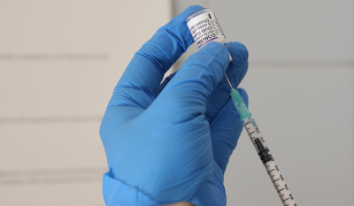 Εμβόλια: Ο Εξαδάκτυλος εξηγεί ποιοι πρέπει να κάνουν την τέταρτη δόση
