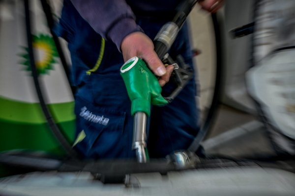 Στα ύψη η βενζίνη: Εκτιμάται ότι θα φτάσει τα 2,20 ευρώ – Ποια η τιμή του πετρελαίου θέρμανσης