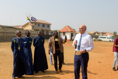 Νίκος Δένδιας: Συγκίνηση από την επίσκεψη σε ελληνικό σχολείο της Γκάνας