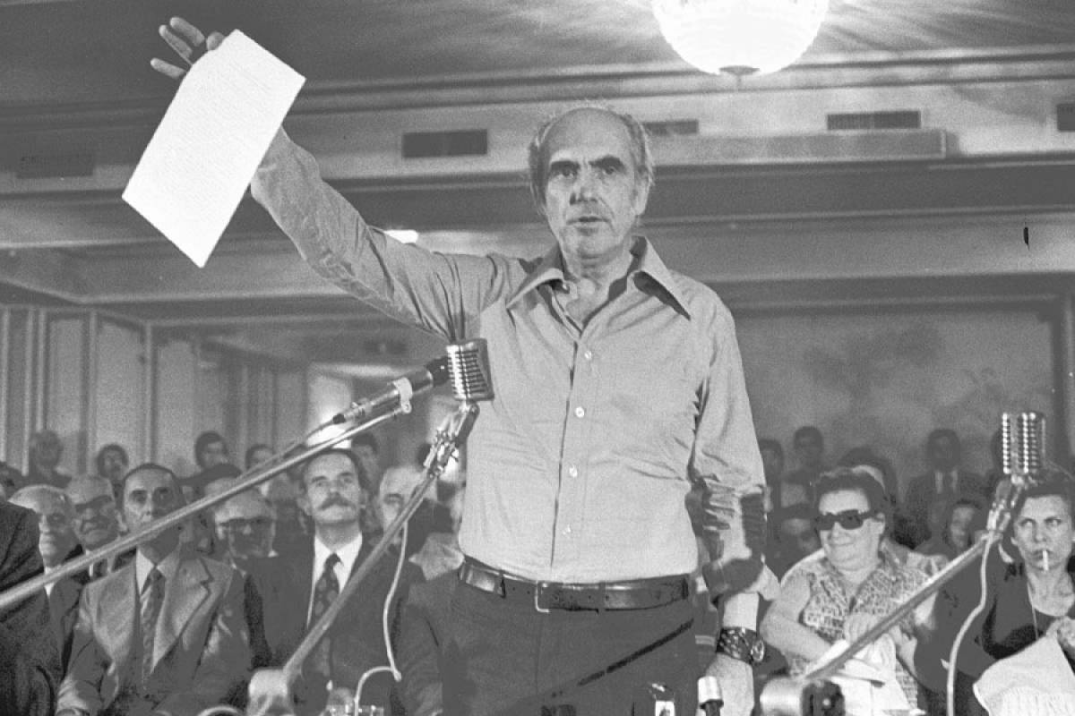 Ο Ανδρέας Παπανδρέου κατά την ιδρυτική διακήρυξη του ΠΑΣΟΚ την 3η Σεπτέμβρη 1974