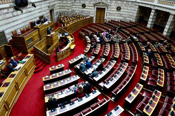 Κορονοϊός: Σε κατάσταση συναγερμού επιπέδου 1 η Βουλή