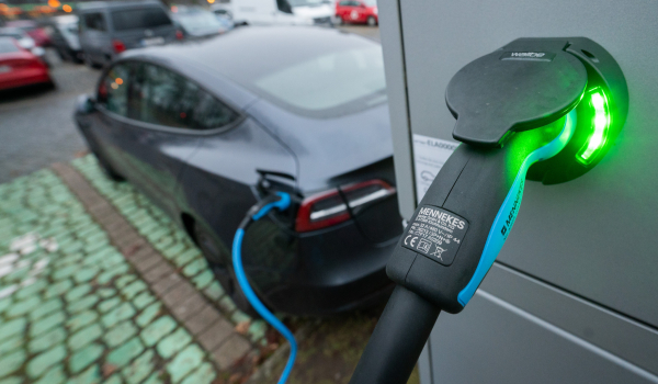 Μία νέα «υπερμπαταρία» θα φορτίζει τα ηλεκτρικά αυτοκίνητα σε 10 λεπτά