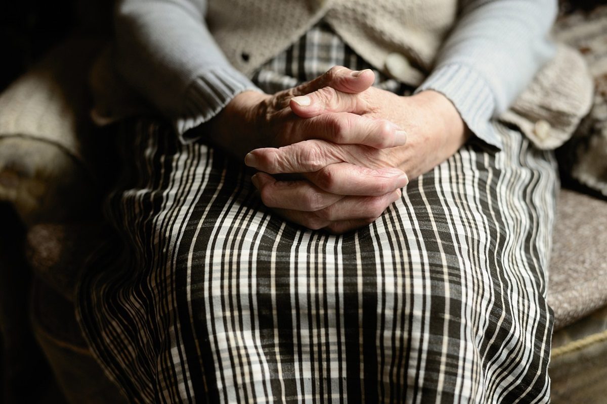 Γλυφάδα: Στιγμές τρόμου για 82χρονη μέσα στο σπίτι της - Ληστές πήραν 1400€