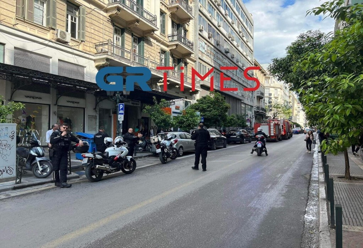 Θεσσαλονίκη: Φωτιά σε πολυκατοικία - Συναγερμός στην Πυροσβεστική