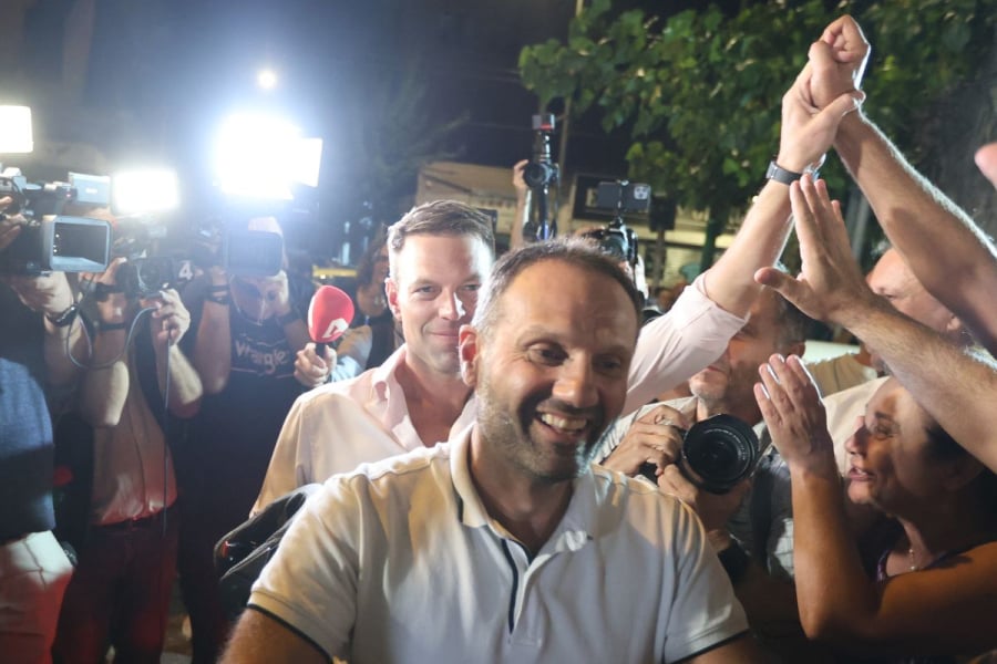 Βίντεο: Έτσι έμαθε ο Κασσελάκης πως είναι ο νέος πρόεδρος - Πανηγυρισμοί και αγκαλιές