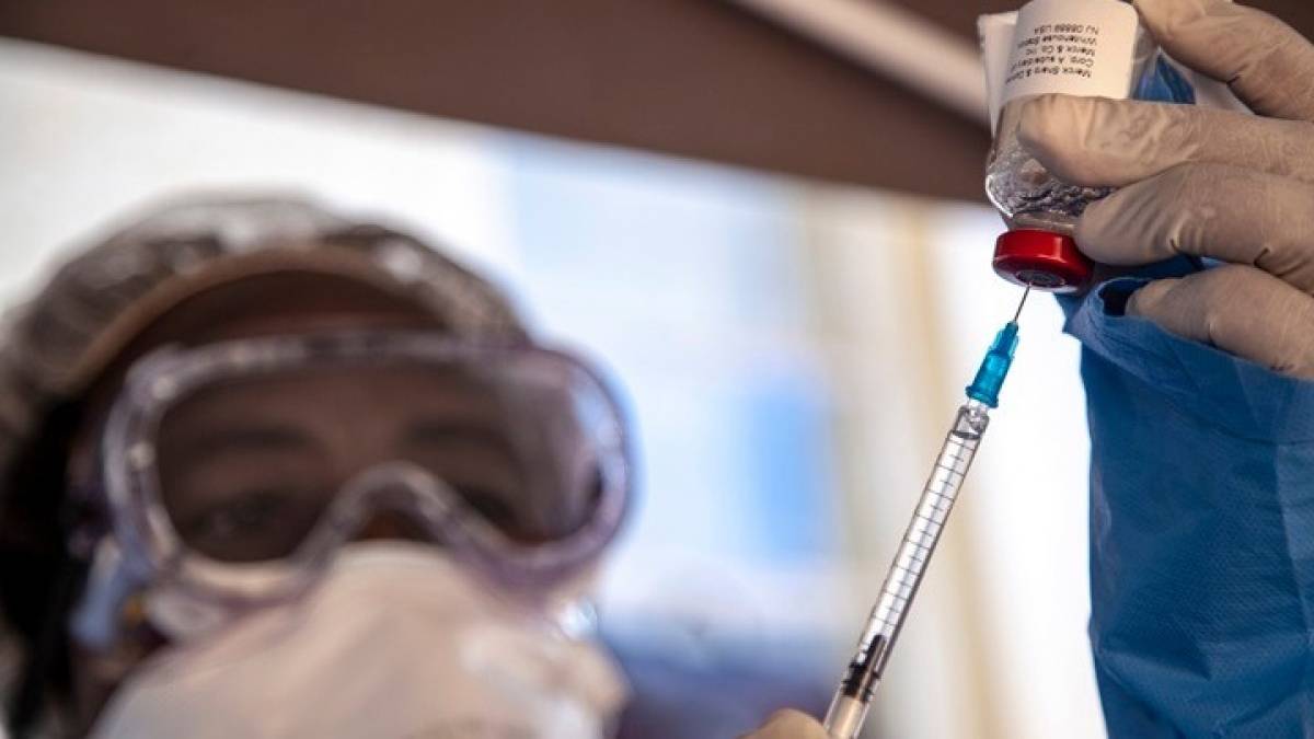 1.905 νεκροί σε έναν χρόνο από τον ιό Έμπολα