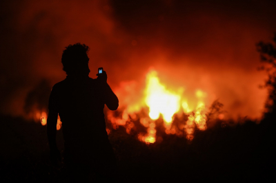 Φωτιά στην Εύβοια: Εγκλωβίστηκαν πυροσβέστες, αλλά κατάφεραν να σωθούν