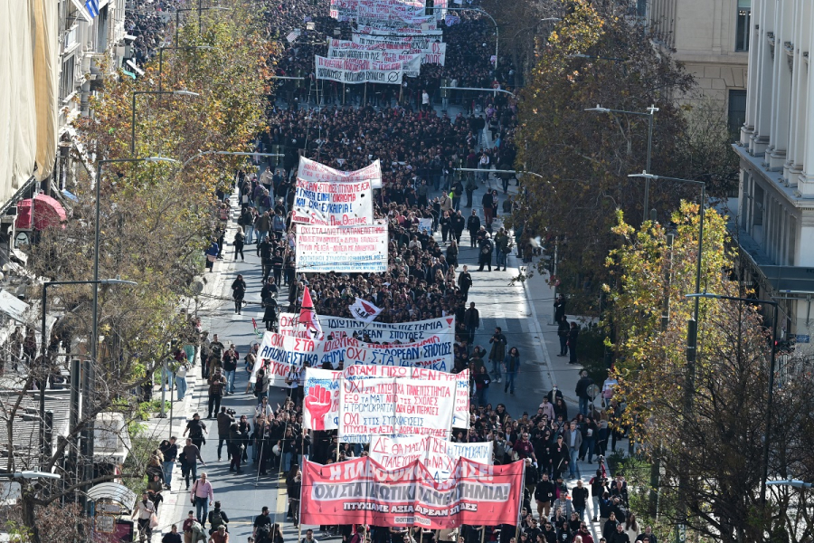 Σε εξέλιξη το συλλαλητήριο ενάντια στα ιδιωτικά πανεπιστήμια - Τουλάχιστον 15.000 στην Αθήνα
