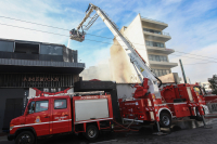 Χαλκίδα: Μεγάλη φωτιά σε όροφο πολυκατοικίας
