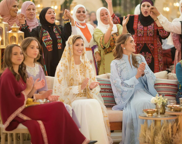 Ιορδανία: Η παραδοσιακή γιορτή της βασίλισσας Ράνια προς τιμήν της μέλλουσας νύφης της (Εικόνες)