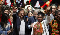 Γκουστάβο Πέτρο: Ένας ένοπλος αντάρτης έγινε ο πρώτος αριστερός πρόεδρος στην Κολομβία