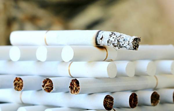 Επιτροπή εμπειρογνωμόνων: Κόψτε τώρα το κάπνισμα - «Θάνατος» ο κορονοϊός για τους καπνιστές