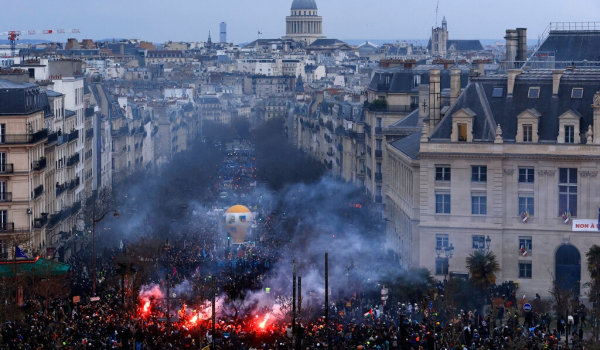 Νέος γύρος διαδηλώσεων στη Γαλλία: Στους δρόμους 3,5 εκατ. για το συναξιοδοτικό