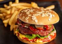 Meat Free: Το burger που δεν έχει να ζηλέψει τίποτα από τα κλασικά