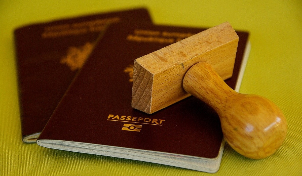 Ο Πούτιν μοιράζει ρωσικά διαβατήρια στους πολίτες του Ντονμπάς και της Χερσώνας