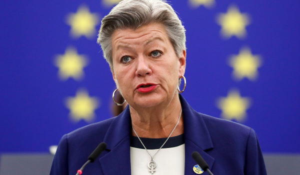 Η ΕΕ ζητά αυστηρότερους περιορισμούς στην έκδοση βίζας για τους Ρώσους