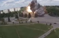 Βίντεο ντοκουμέντο: Τρομακτική ρωσική επίθεση σε πολιτιστικό κέντρο στο Χάρκοβο