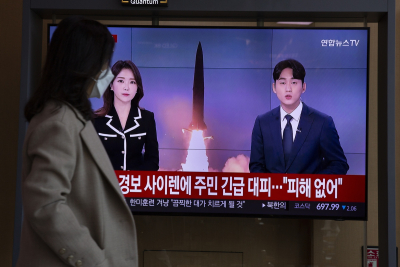 Στην κόψη του ξυραφιού Βόρεια και Νότια Κορέα: Για πρώτη φορά πύραυλος έπεσε κοντά στις ακτές