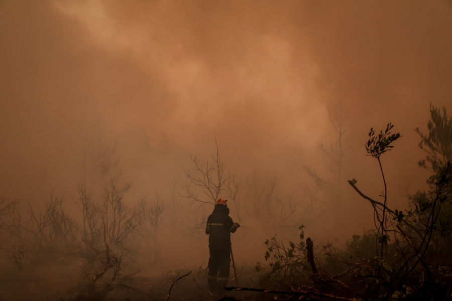 Ανάλυση: Οι φωτιές δεν ξεσπούν μόνο εξαιτίας ξηρασίας, ανέμων και κλιματικής αλλαγής