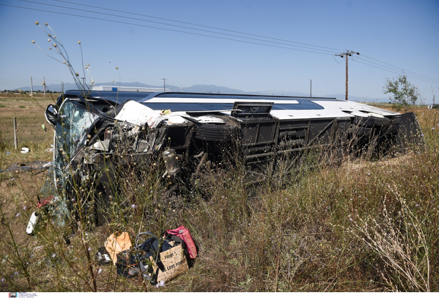 Τέσσερις οι νεκροί από τη σύγκρουση λεωφορείου με δύο αυτοκίνητα στην Αθηνών – Ευζώνων