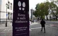 Κορονοϊός: Μία ανάσα από το lockdown το Λονδίνο