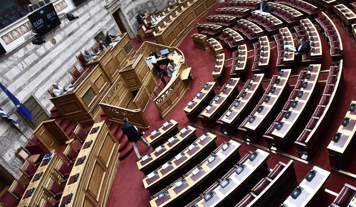 Σύγκρουση στη Βουλή με «φόντο» τη μελέτη Λύτρα για τις ΜΕΘ