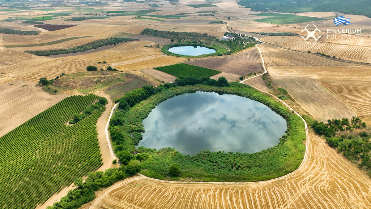 Ζερέλια: Οι δίδυμες λίμνες που «γεννήθηκαν» από πρόσκρουση μετεωρίτη