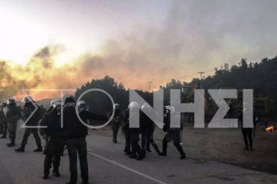 Μυτιλήνη: Καταγγελίες ότι αστυνομικοί πυροβόλησαν κατά διαδηλωτών