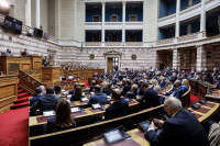 Εκλογικό αιφνιδιασμό συζητούν στα «γαλάζια πηγαδάκια» της Βουλής