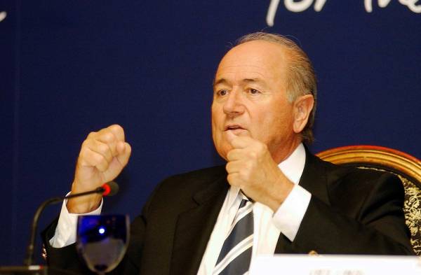 Μπλάτερ: «Με πίεσαν να παραιτηθώ από την προεδρία της FIFA»