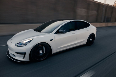 Tesla: Στοχεύει να αυξήσει 50% την παραγωγή νέων αυτοκινήτων