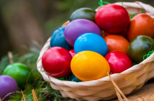 Γιατί βάφουμε κόκκινα αυγά το Πάσχα - Η ιστορία πίσω από την αρχαία παράδοση