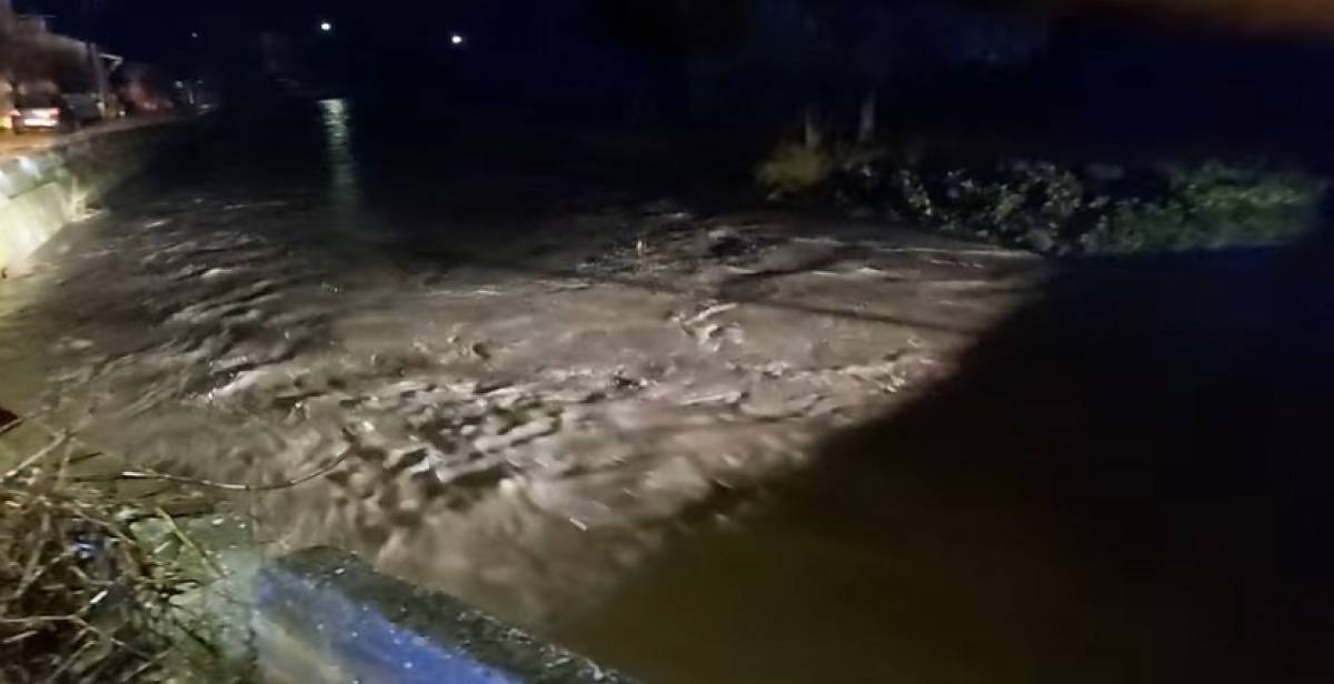 Λέσβος: Δύσκολη νύχτα με πλημμύρες και καταστροφές
