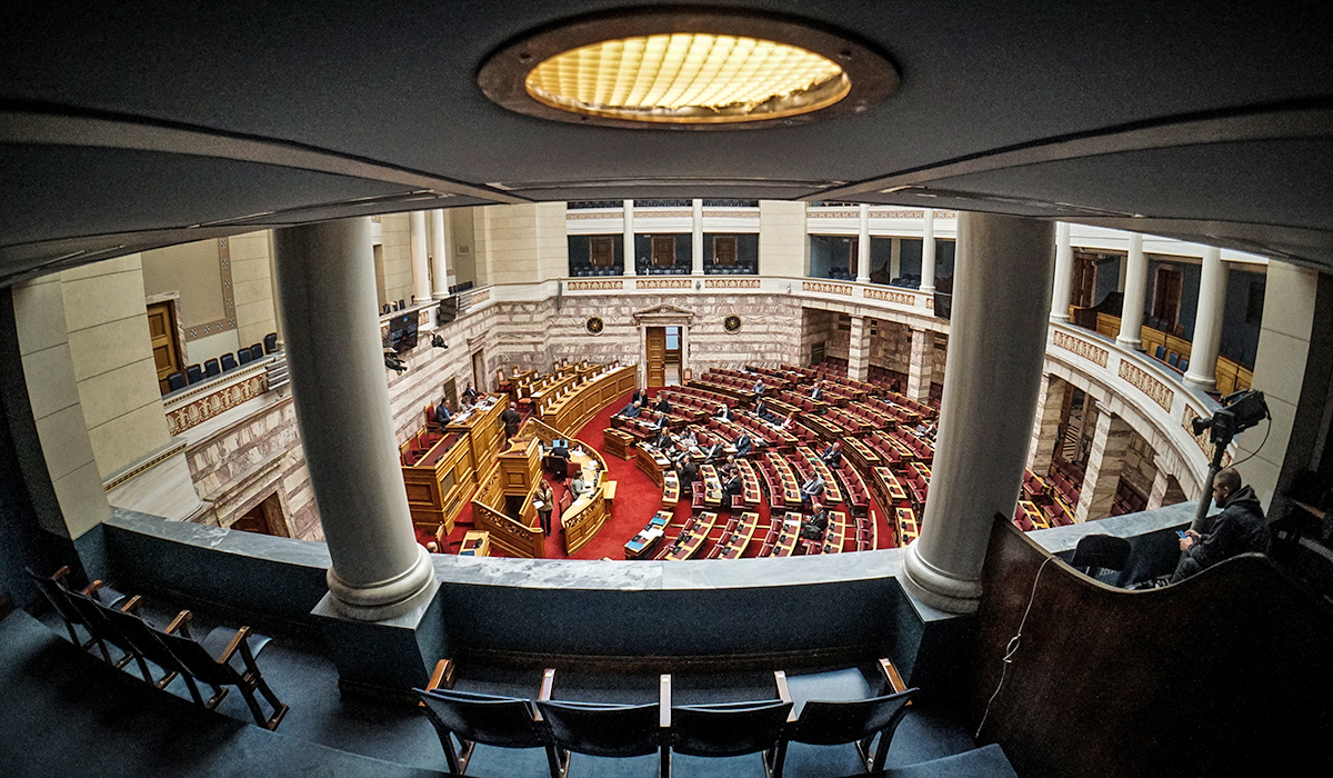 Βουλή: Με τις ψήφους της ΝΔ και του ΠΑΣΟΚ ψηφίστηκε το ασφαλιστικό νομοσχέδιο