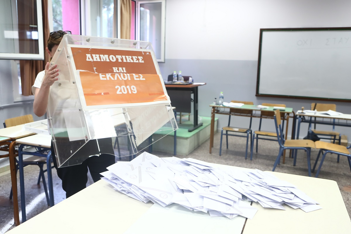 Λάρισα: Το παράδοξο της κάλπης - Ψηφοφόρος έριξε ψηφοδέλτια με 175 ευρώ