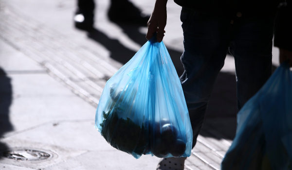Θεσσαλονίκη: Ξύλο για μία κλεμμένη σακούλα με τρόφιμα - Αστυνομικός και 15χρονος στο νοσοκομείο