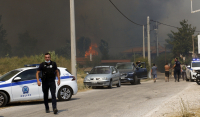 Κλειστοί δρόμοι στην Πάρνηθα λόγω της φωτιάς