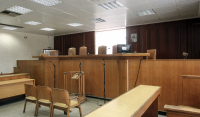 Μια «καούκα» κάνει βόλτες σε γραφεία δικαστών