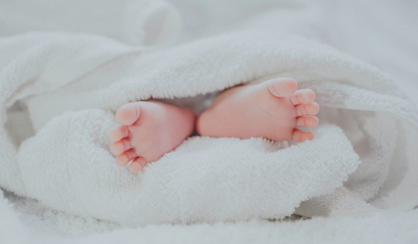 Θρήνος στο Αίγιο: Νεκρό μωρό μόλις ενός έτους