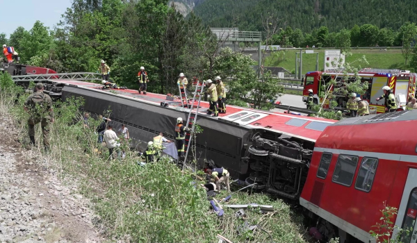 Γερμανία: Στους τέσσερις οι νεκροί από τον εκτροχιασμό τρένου στη Βαυαρία