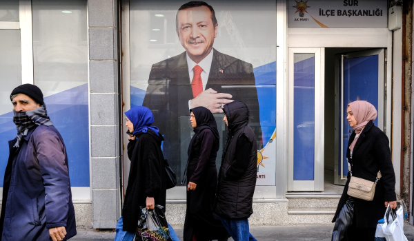 Τουρκία: Η πρώτη δημοσκόπηση που δίνει νικητή τον Ερντογάν από τον πρώτο γύρο